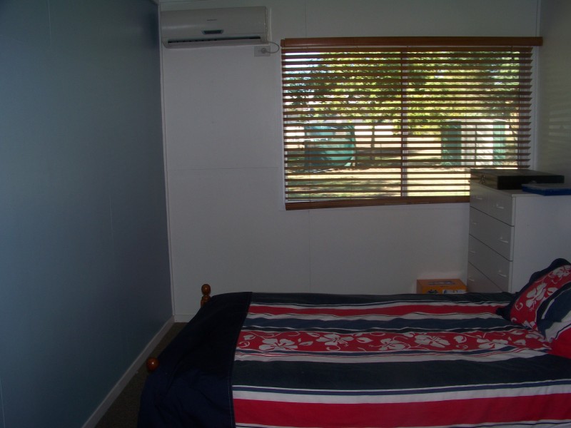 5 Burnham Street, Moura QLD 4718