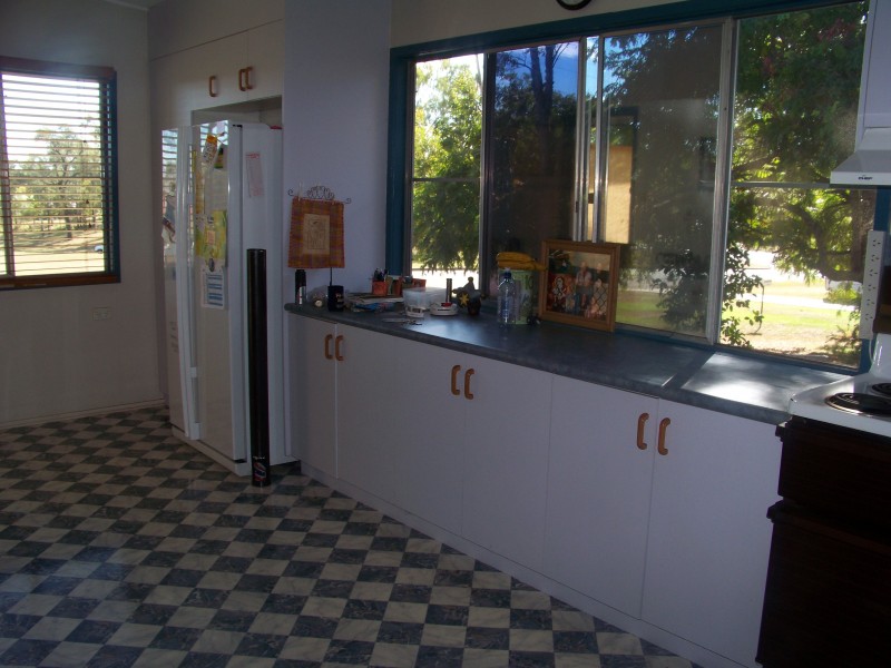 5 Burnham Street, Moura QLD 4718