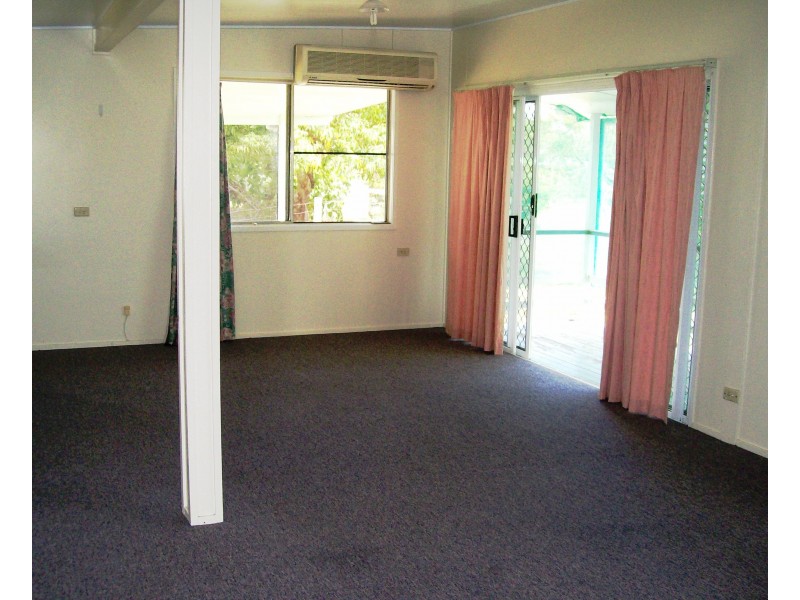 8 Shirley Street, Moura QLD 4718