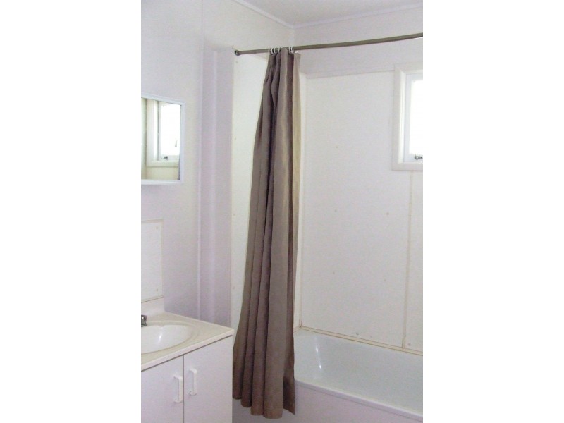 48 Davey Street, Moura QLD 4718