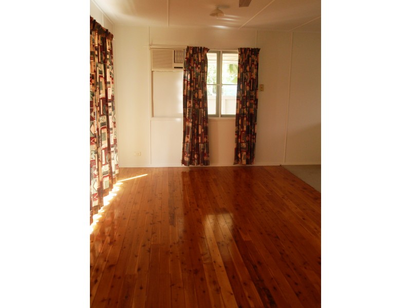 48 Davey Street, Moura QLD 4718