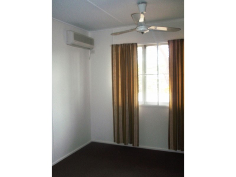 48 Davey Street, Moura QLD 4718