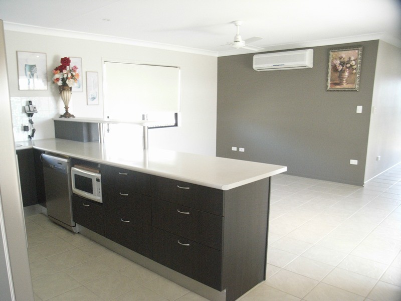 38 Gatwick St, Burdell QLD 4818