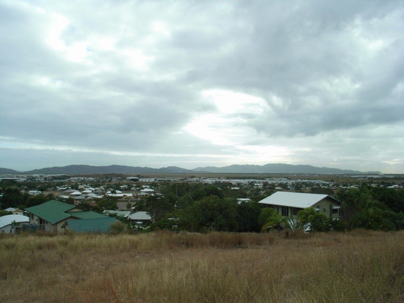 16 Glasgow Av, Mount Louisa QLD 4814