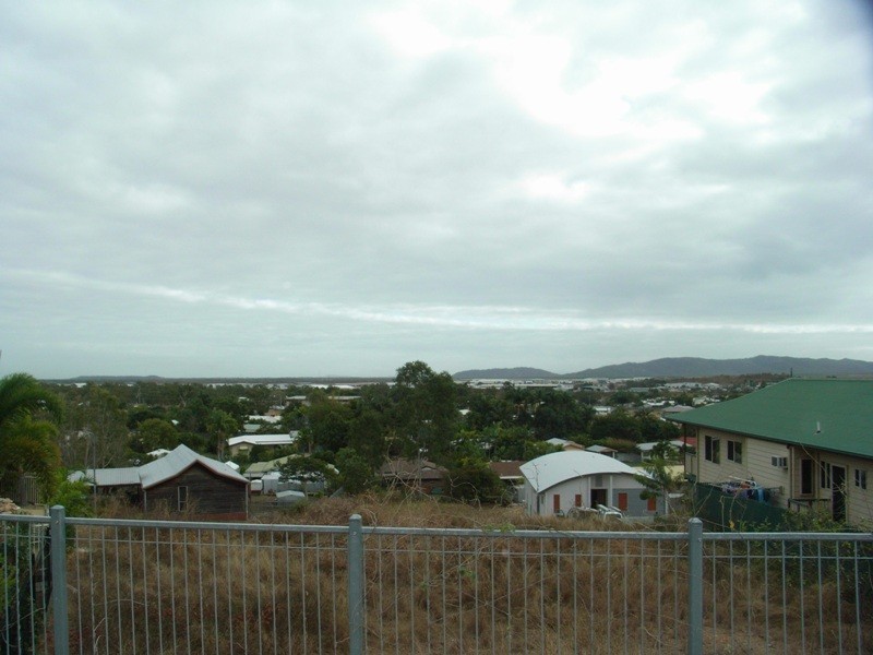 16 Glasgow Av, Mount Louisa QLD 4814