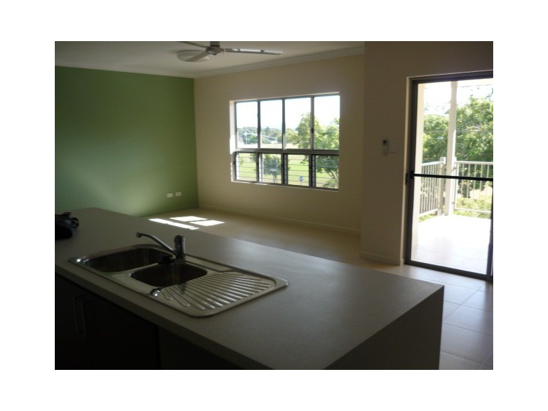 11 Crauford St, West End QLD 4810