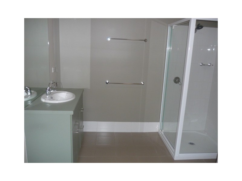 11 Crauford St, West End QLD 4810