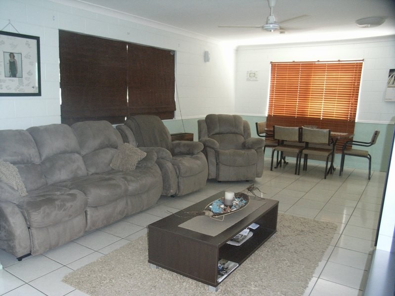 8 Hazel St, Rasmussen QLD 4815
