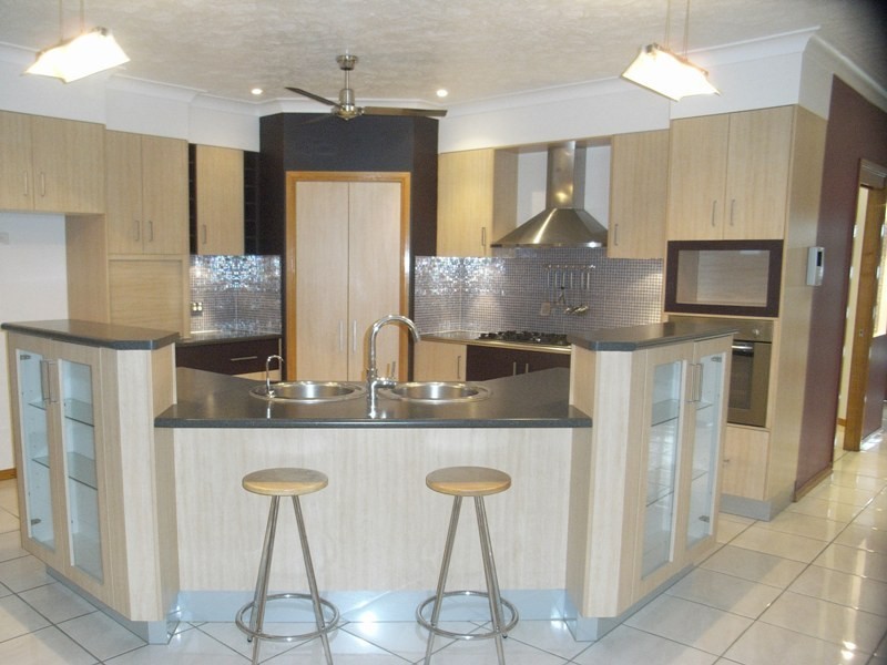 10 Kiandra Place, Mount Louisa QLD 4814