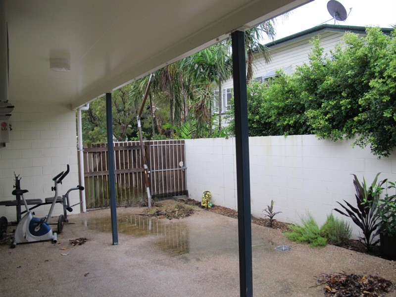 2/18 Kitchener Rd, Pimlico QLD 4812