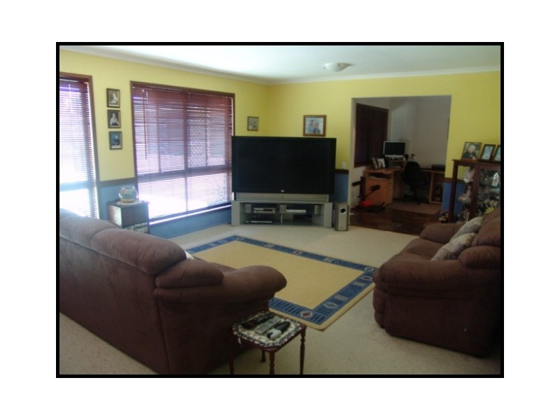 24 Eacham Street, Petrie QLD 4502