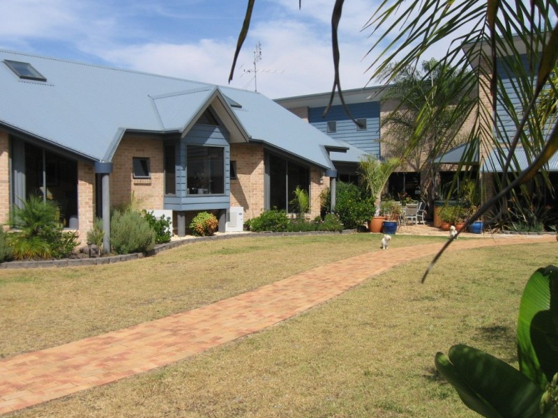 33 Cors Parade, North Batemans Bay NSW 2536