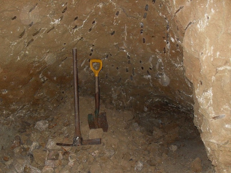 4 Avoca Avenue, Rubyvale QLD 4702