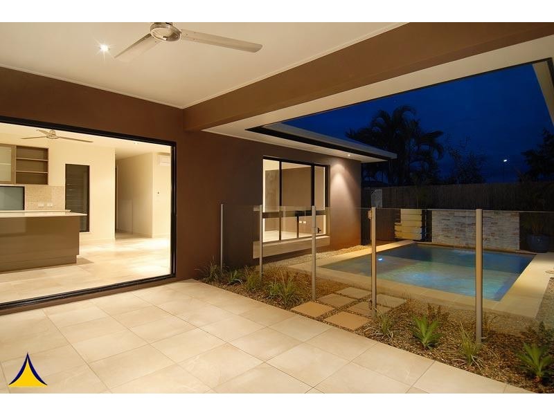 3 Greenvale Close, Smithfield QLD 4878