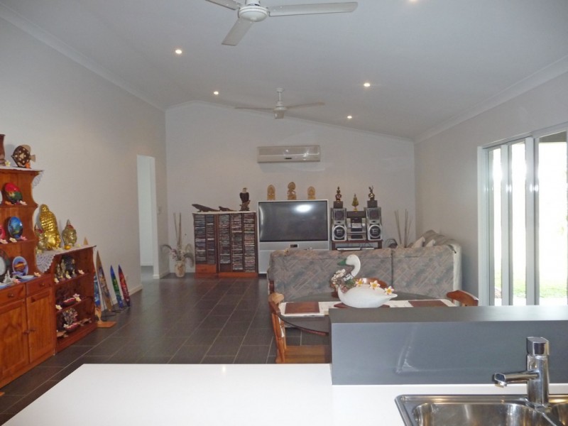 8 Hockey Avenue, Smithfield QLD 4878