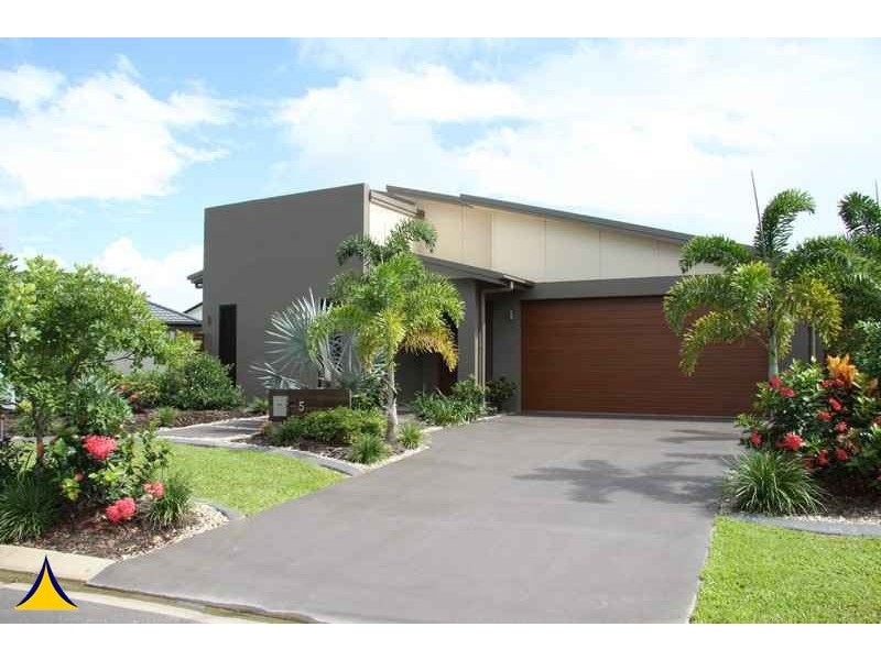 5 Bushlark Place, Smithfield QLD 4878