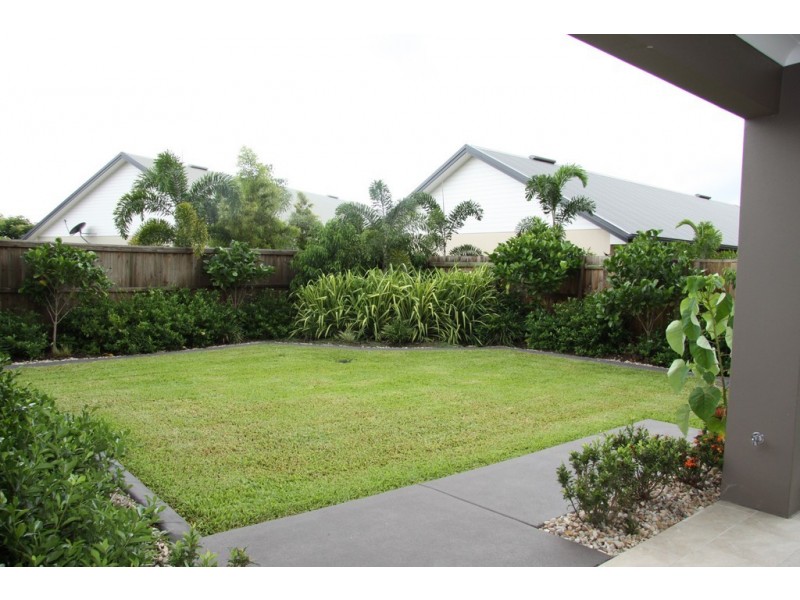 5 Bushlark Place, Smithfield QLD 4878