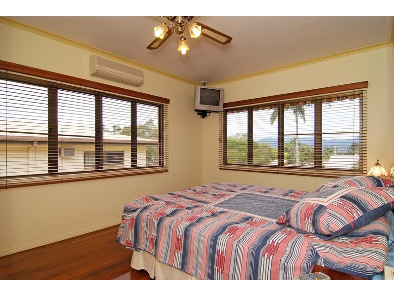 17 Bayview Street, Bayview Heights QLD 4868