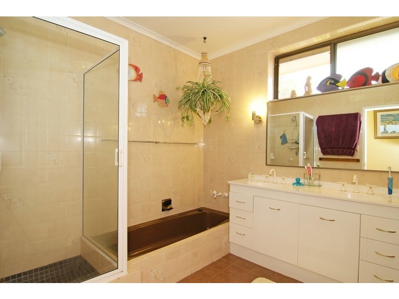 17 Bayview Street, Bayview Heights QLD 4868
