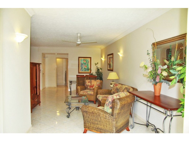 908/2 Greenslopes Street, Cairns North QLD 4870