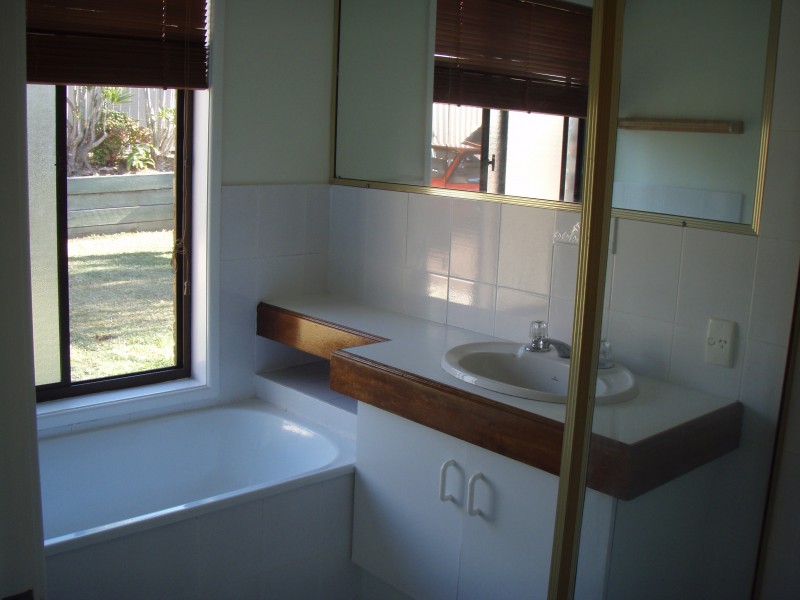 2 Mackay Place, Burleigh Waters QLD 4220