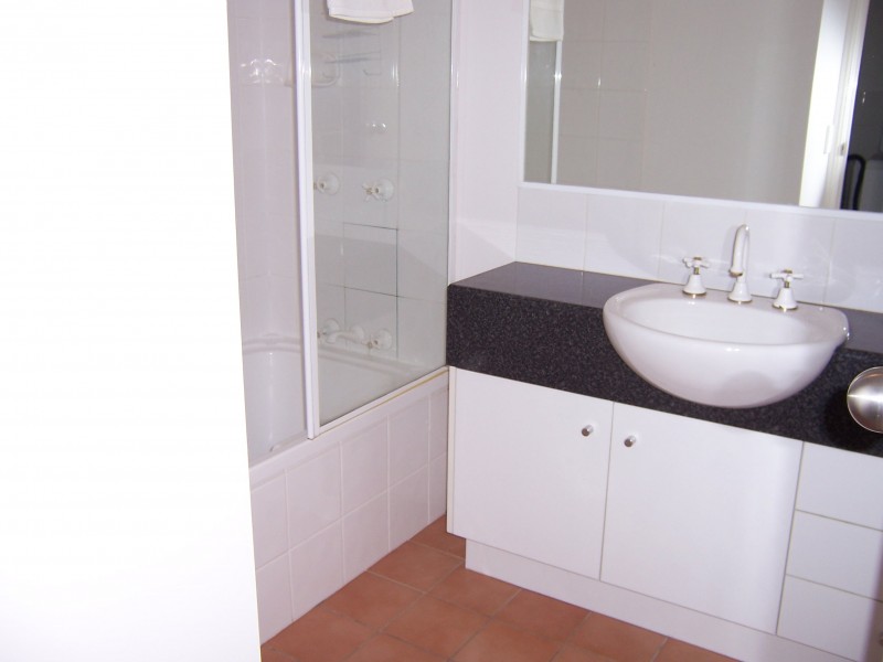 25/16 Purli Street, Chevron Island QLD 4217