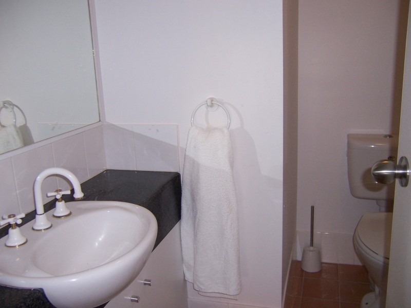 25/16 Purli Street, Chevron Island QLD 4217