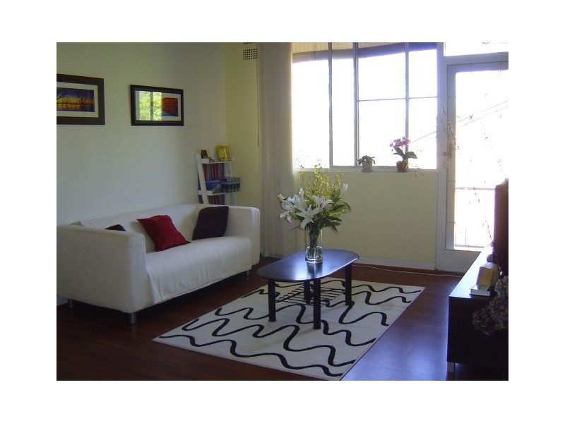 11 Queens Rd, Westmead NSW 2145