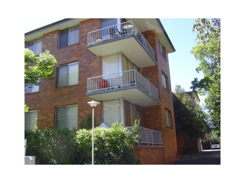 11 Queens Rd, Westmead NSW 2145