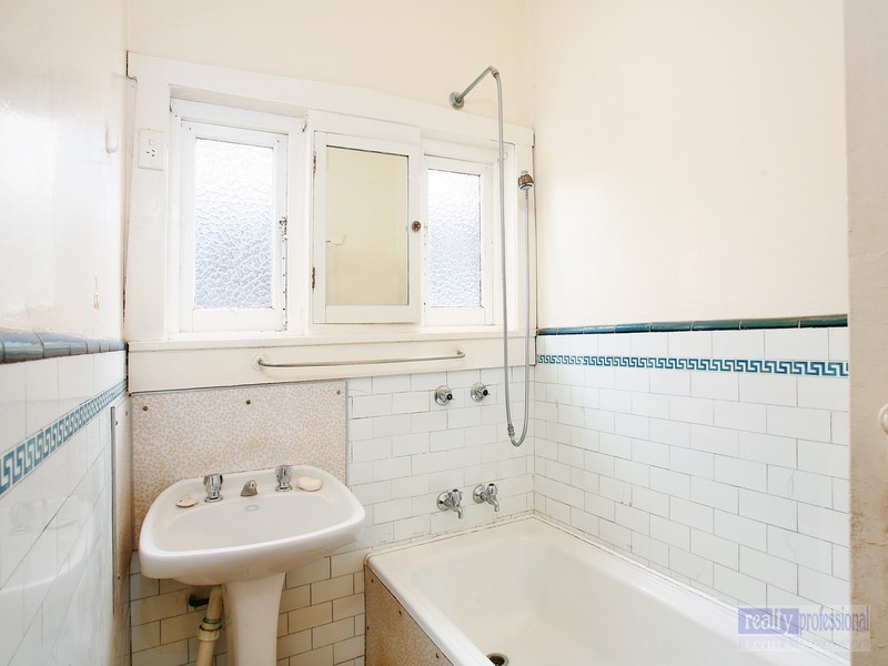 35 Russell St, Russell Lea NSW 2046