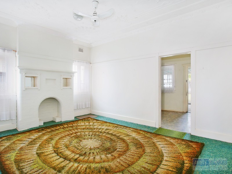 35 Russell St, Russell Lea NSW 2046