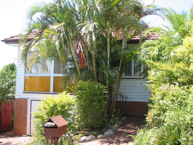 92 Pear St, Greenslopes QLD 4120