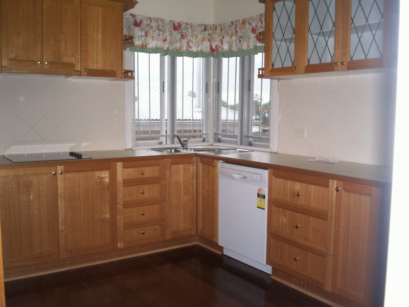 92 Pear St, Greenslopes QLD 4120