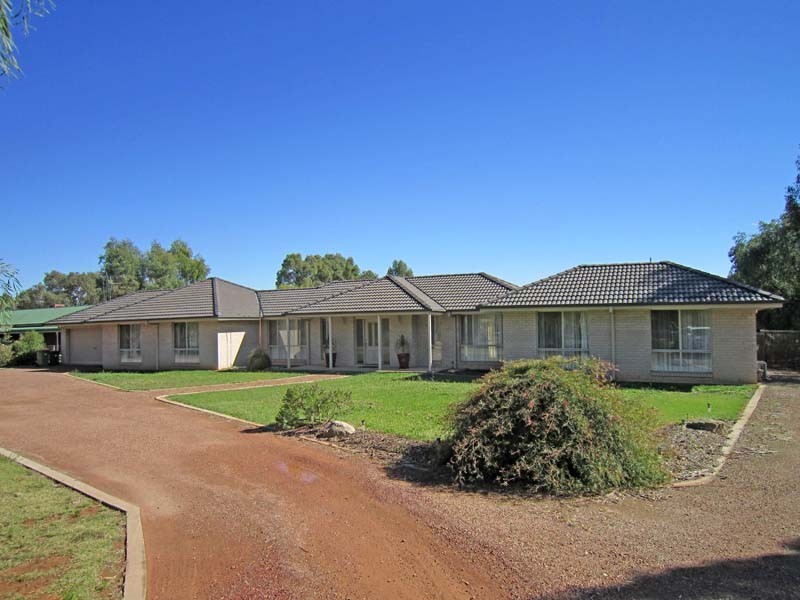 50 Aldersyde Drive, Kyabram VIC 3620