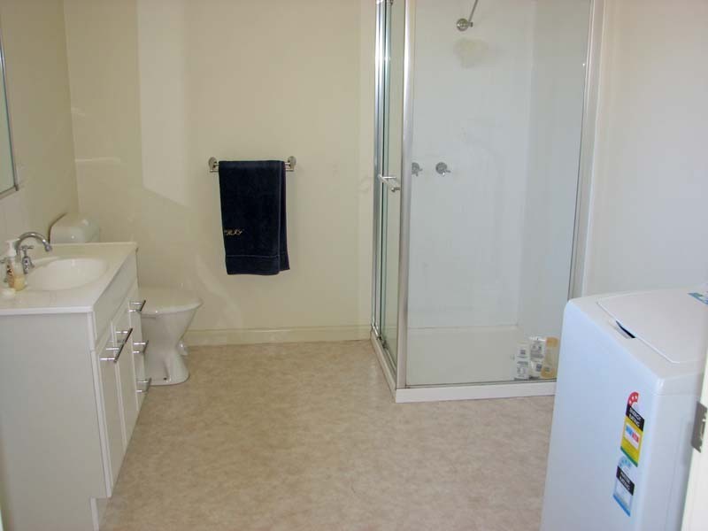 1 & 2/5 Sawers Avenue, Kyabram VIC 3620