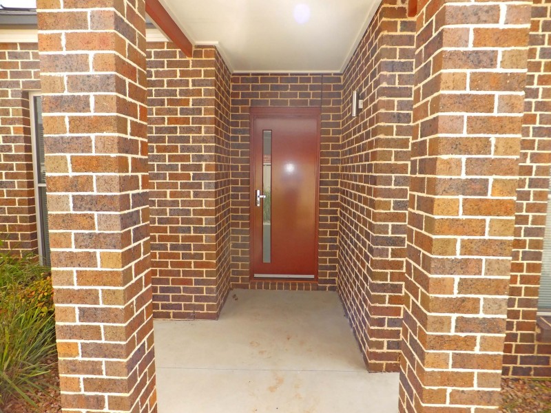 2/239 Fenaughty Street, Kyabram VIC 3620