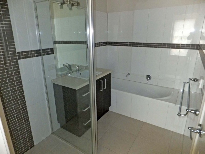 2/239 Fenaughty Street, Kyabram VIC 3620