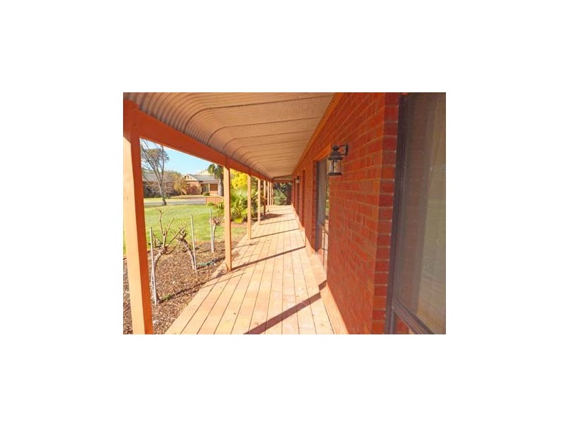 9 Munro Crescent, Kyabram VIC 3620