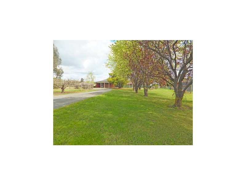 6 Gardadale Drive, Kyabram VIC 3620