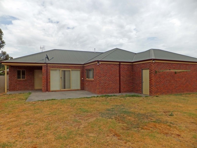 15 Henley Close, Kyabram VIC 3620