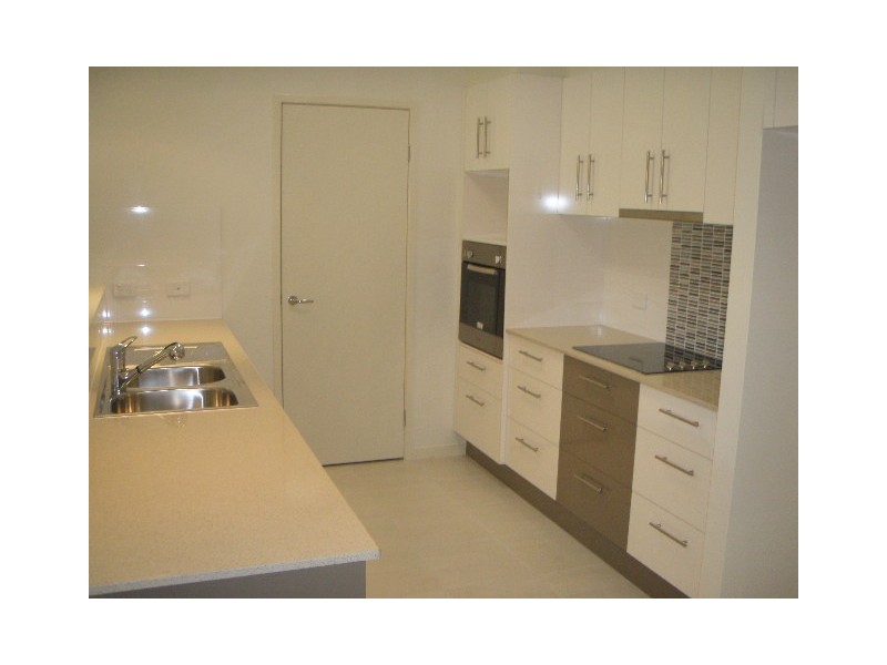 21 Bellthorpe Cresecent, Waterford QLD 4133