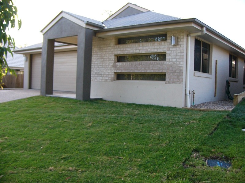 21 Bellthorpe Cresecent, Waterford QLD 4133