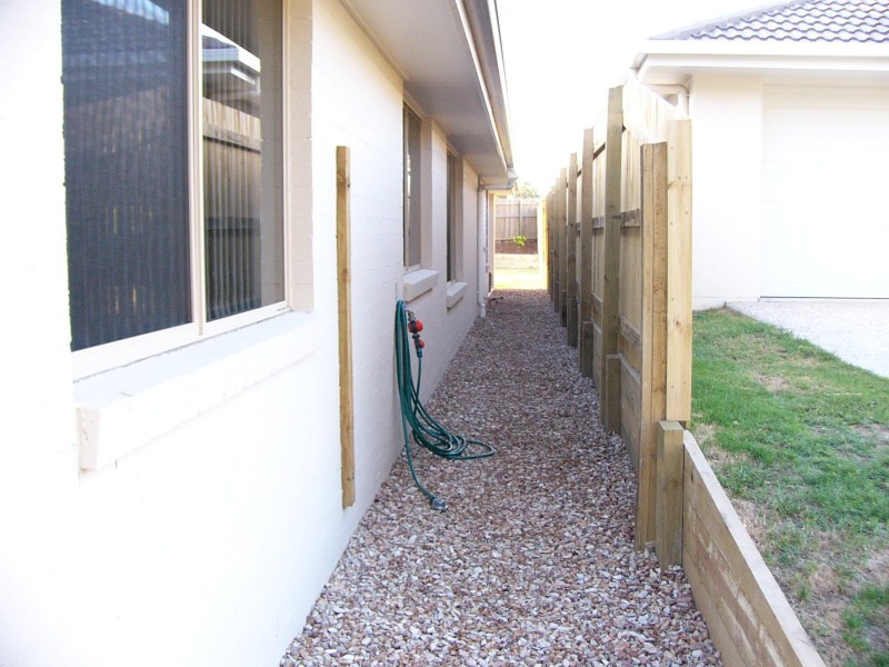 21 Bellthorpe Cresecent, Waterford QLD 4133