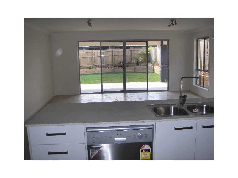 19 Bellthorpe Crescent, Waterford QLD 4133