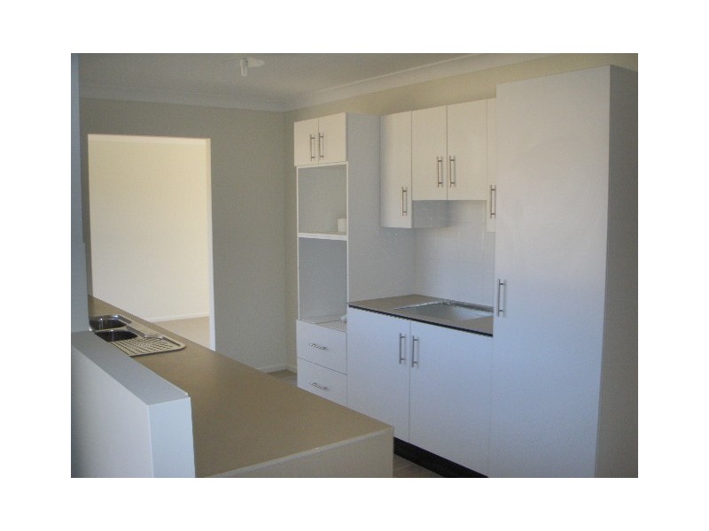 11 Eric Drive, Blackstone QLD 4304