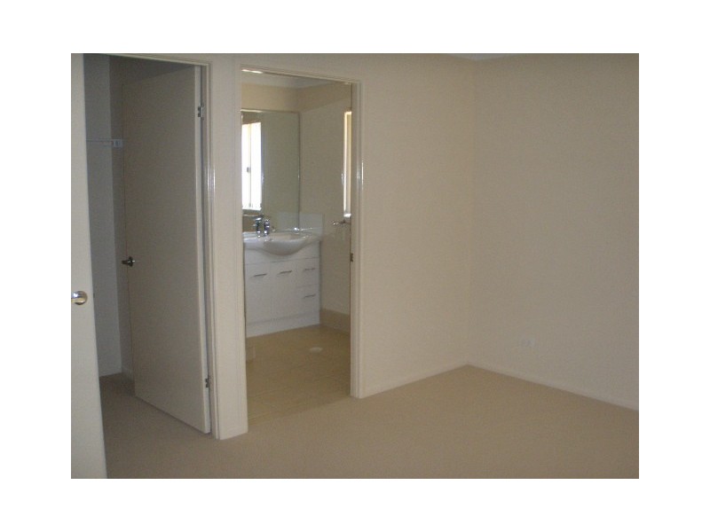 114 High Street, Blackstone QLD 4304