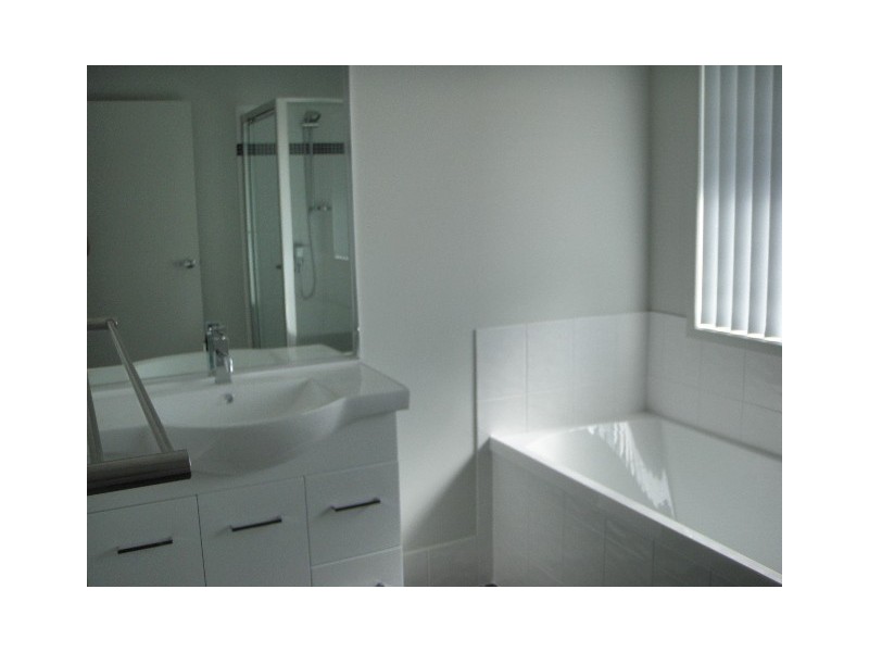 25 Eric Drive, Blackstone QLD 4304