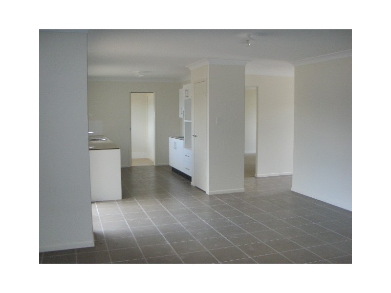 27 Eric Drive, Blackstone QLD 4304