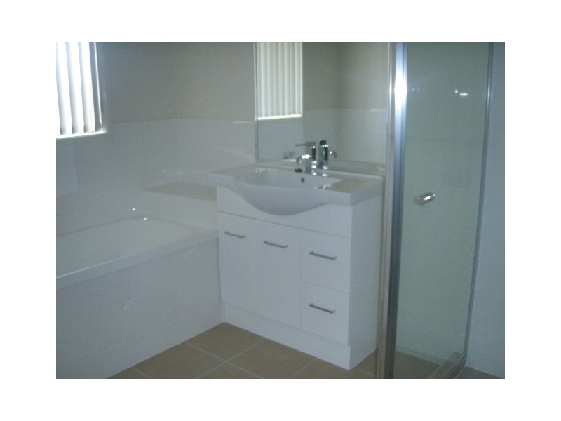 27 Eric Drive, Blackstone QLD 4304