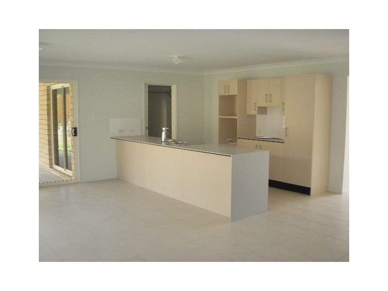 9 Eric Drive, Blackstone QLD 4304